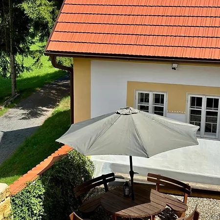 بيت للعطل Hlucov Lesni *