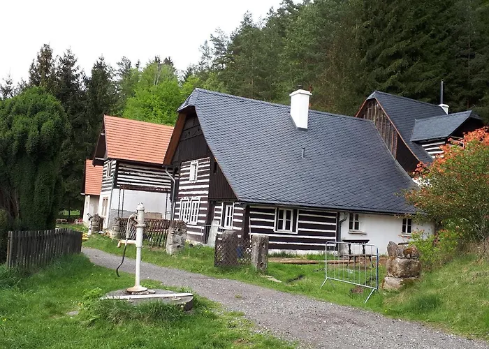 Hlucov Lesni بيت للعطل *