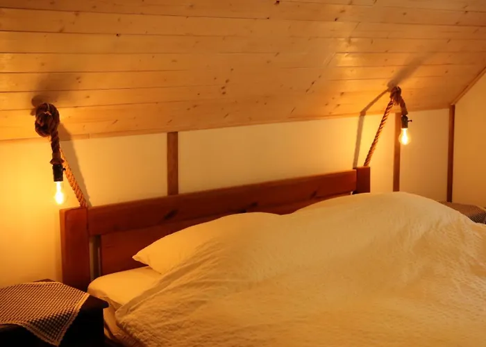 Hlucov Lesni بيت للعطل