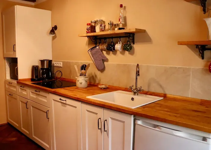 Hlucov Lesni بيت للعطل *