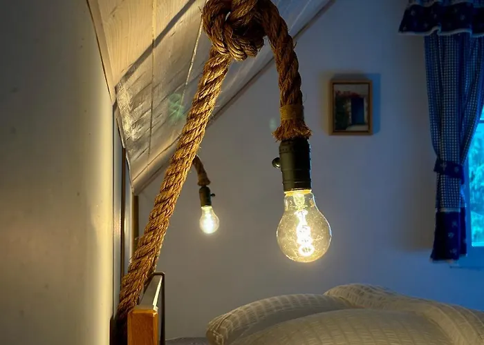 Hlucov Lesni بيت للعطل *